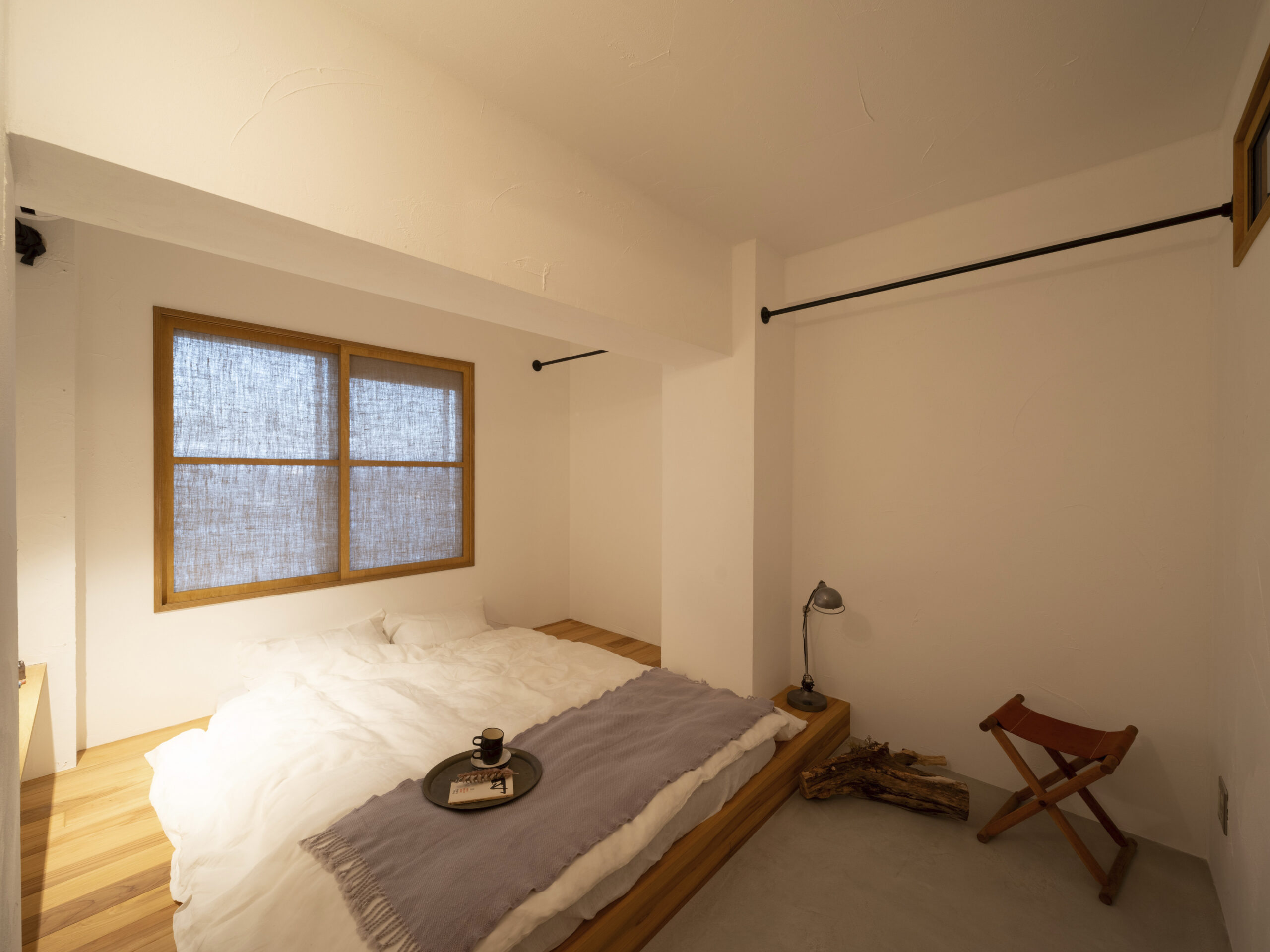 厚塗り漆喰壁で調湿性の高い寝室